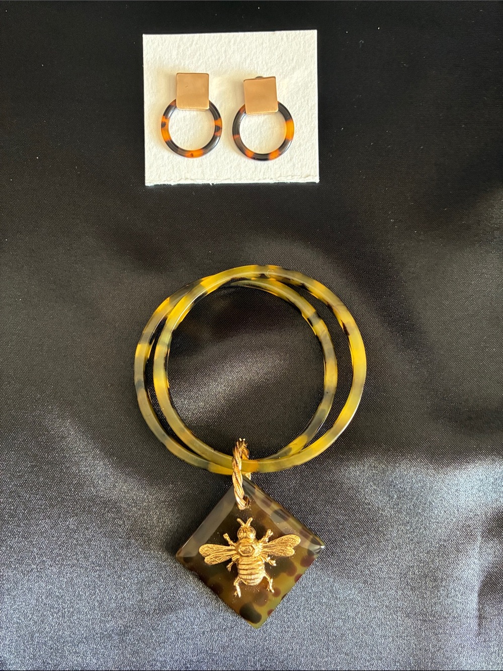 Tortoiseshell Bee Pendant Bangle and Hoop Earring Set - Yellow/Black